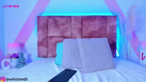 Isabella White online show from 02.27.25