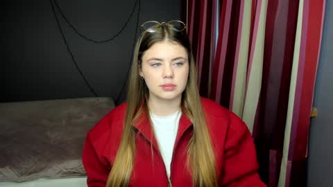 Snapshot of isabellabler chatting on 12.30.24 isabellabler online show from 12.30.24