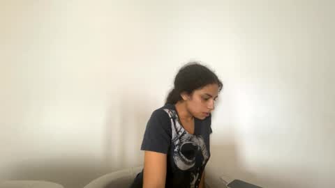 Isabella.. back again  online show from 09.22.25