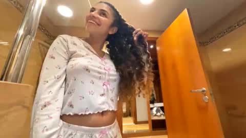 Isabella.. back again  online show from 12.19.25