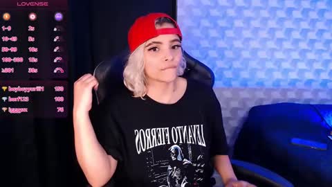 Isabella Mout  online show from 01.26.25