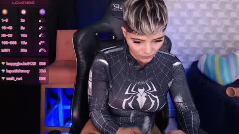 Isabella Mout  online show from 01.31.25