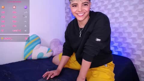 Isabella Mout  online show from 02.07.25