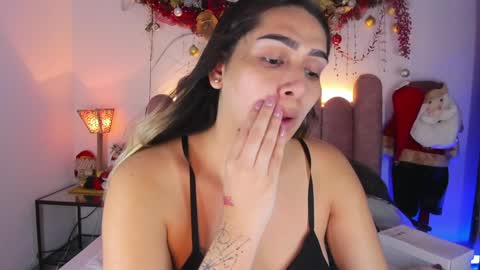 Snapshot of isabellas_smith chatting on 12.24.24 Martina IG martissmith01 online show from 12.24.24