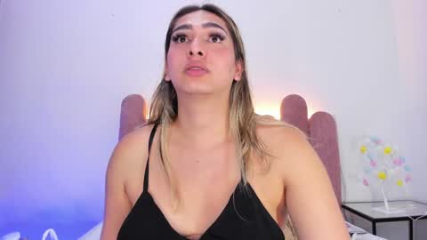 Snapshot of isabellas_smith chatting on 02.01.25 Martina IG martissmith01 online show from 02.01.25