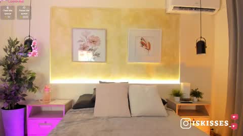 Snapshot of isabellasweet__ chatting on 07.18.26 online show from 07.18.26