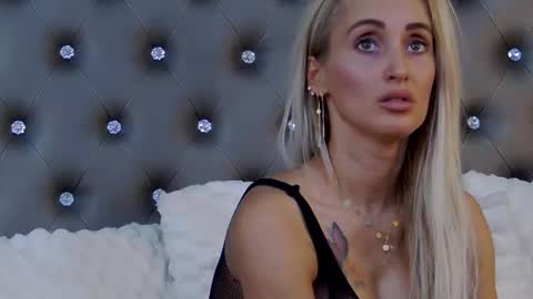 IsabelleEthan online show from 02.04.25