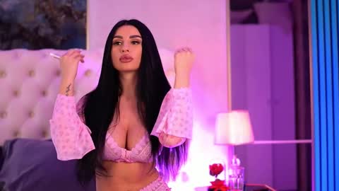 IsabelleHunt online show from 03.05.25