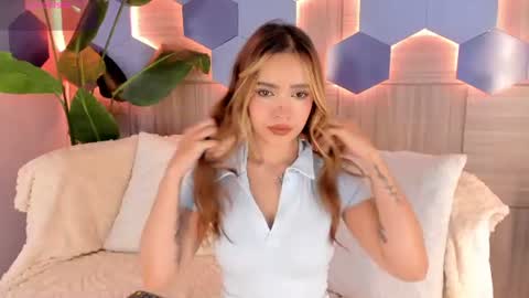 Snapshot of isabellestorm chatting on 06.18.26 online show from 06.18.26