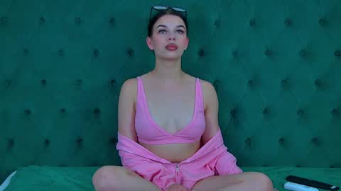 isabellevale online show from 09.18.25