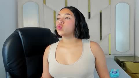 isabellrodriguez18 online show from 10.24.25