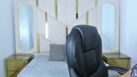 isabellrodriguez18 online show from 10.28.25