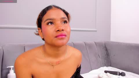Isabellsmmith online show from 01.04.25