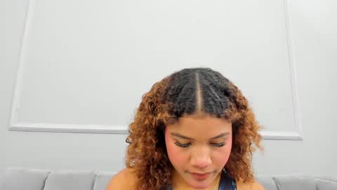 Isabellsmmith online show from 01.05.25