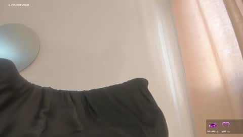 Snapshot of isabelsexysmile_ chatting on 07.22.26 Isabel M online show from 07.22.26