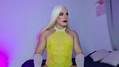 Isabella Hilton online show from 10.17.25