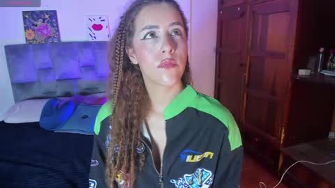 Isabela  online show from 09.10.25