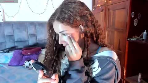 Isabela  online show from 12.16.25