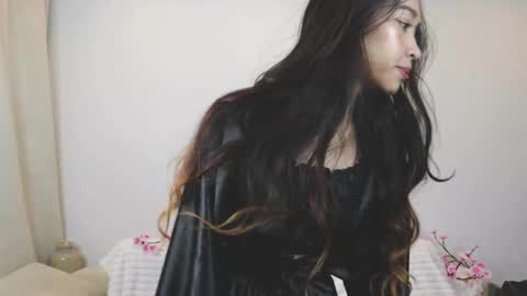 Snapshot of isauraangeletti chatting on 10.22.25 Selina online show from 10.22.25