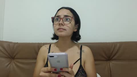 Snapshot of isemma chatting on 09.29.25 Emma online show from 09.29.25