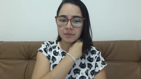 Snapshot of isemma chatting on 10.27.25 Emma online show from 10.27.25