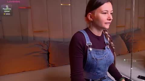 Snapshot of ishtardivine chatting on 09.17.25 Ishtar online show from 09.17.25