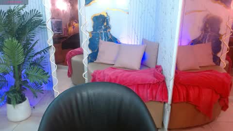 Snapshot of isiis_tay chatting on 04.06.26 ISIIS online show from 04.06.26