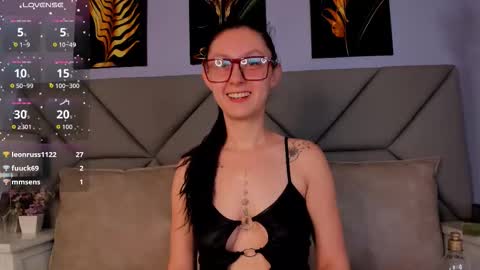 Snapshot of isis1012 chatting on 11.24.25 isa online show from 11.24.25