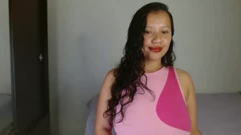 Snapshot of isis_cb17 chatting on 01.11.25 Isis online show from 01.11.25