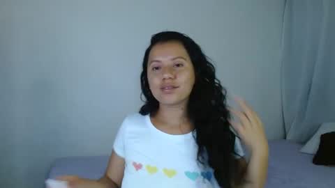 Snapshot of isis_cb17 chatting on 02.07.25 Isis online show from 02.07.25