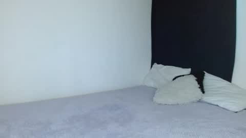 Snapshot of isis_cb17 chatting on 02.10.25 Isis online show from 02.10.25