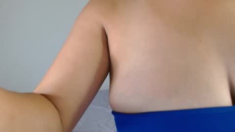 Snapshot of isis_cb17 chatting on 02.11.25 Isis online show from 02.11.25