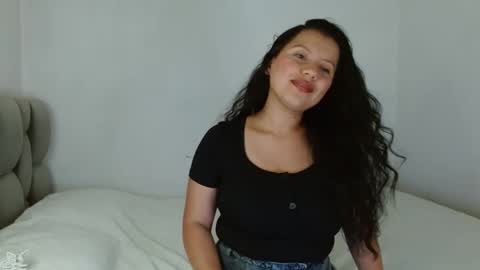 Snapshot of isis_cb17 chatting on 03.05.25 Isis online show from 03.05.25