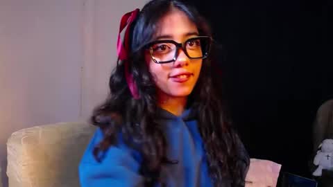 Snapshot of isis_valen chatting on 10.24.25 isis_valen online show from 10.24.25