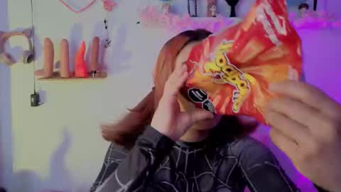 Isisjones18 online show from 10.10.25