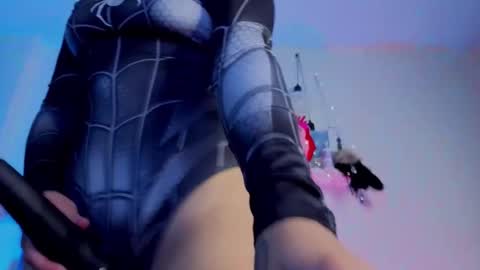 Isisjones18 online show from 02.12.26