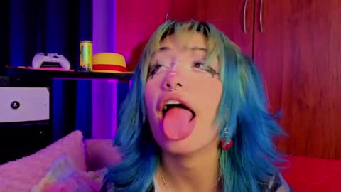 Isisjones18 online show from 04.20.26