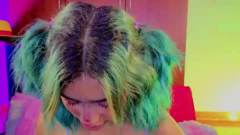 Isisjones18 online show from 05.05.26