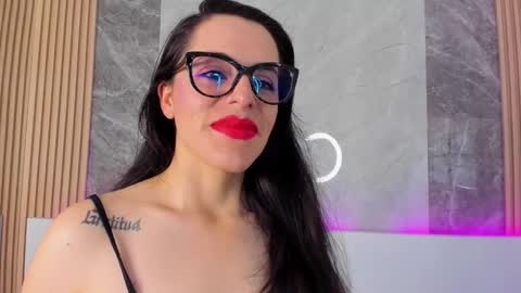 Isis Noir online show from 09.24.25