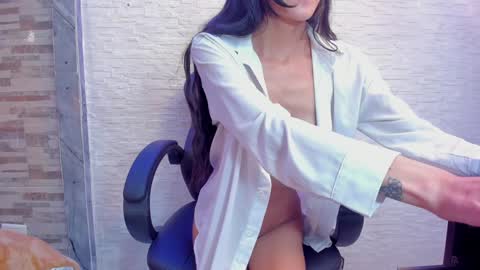 Snapshot of isla_jhons chatting on 01.23.25 Isla online show from 01.23.25