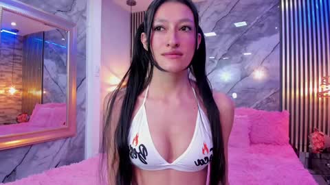 Snapshot of isla_jhons chatting on 02.01.25 Isla online show from 02.01.25