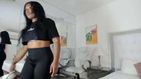 Snapshot of isla_scott chatting on 04.22.26 Vanessa online show from 04.22.26