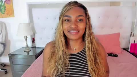 Snapshot of isla_scott chatting on 05.12.26 Vanessa online show from 05.12.26