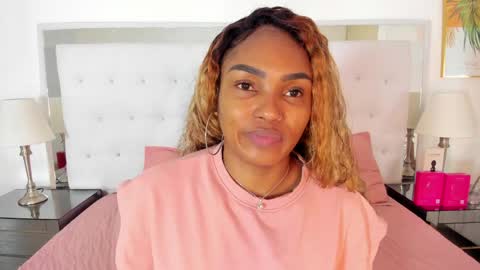 Snapshot of isla_scott chatting on 05.19.26 Vanessa online show from 05.19.26