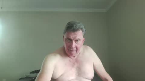 island625103 online show from 10.07.25