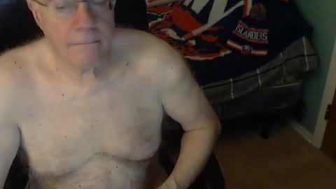 Snapshot of islesman22 chatting on 04.15.26 islesman22 online show from 04.15.26