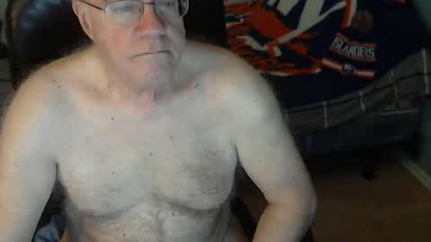 Snapshot of islesman22 chatting on 04.21.26 islesman22 online show from 04.21.26