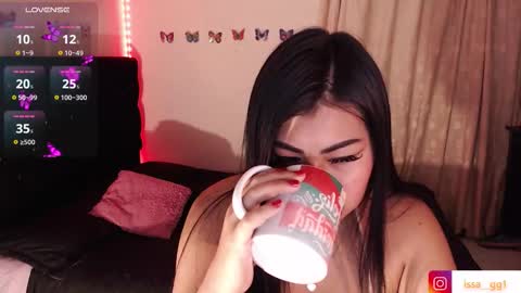 Snapshot of issa_gg chatting on 09.28.25 isabella p online show from 09.28.25