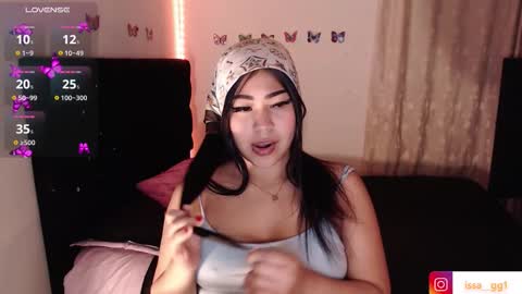 Snapshot of issa_gg chatting on 09.29.25 isabella p online show from 09.29.25