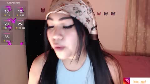 Snapshot of issa_gg chatting on 10.01.25 isabella p online show from 10.01.25